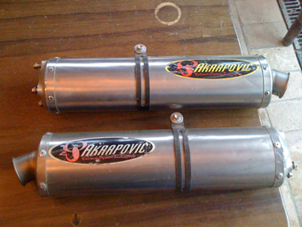 scarico akrapovic.jpg