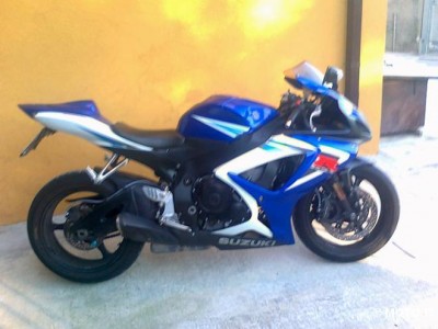 gsx-r-750-2006---07-10326923.jpg