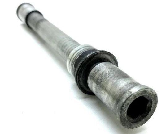 perno 2 anteriore zx6r 1995.jpg